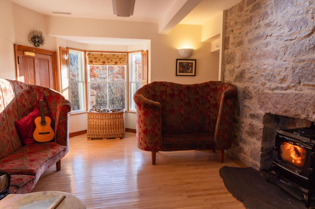 バラター Schoolhouse Bed & Breakfast エクステリア 写真