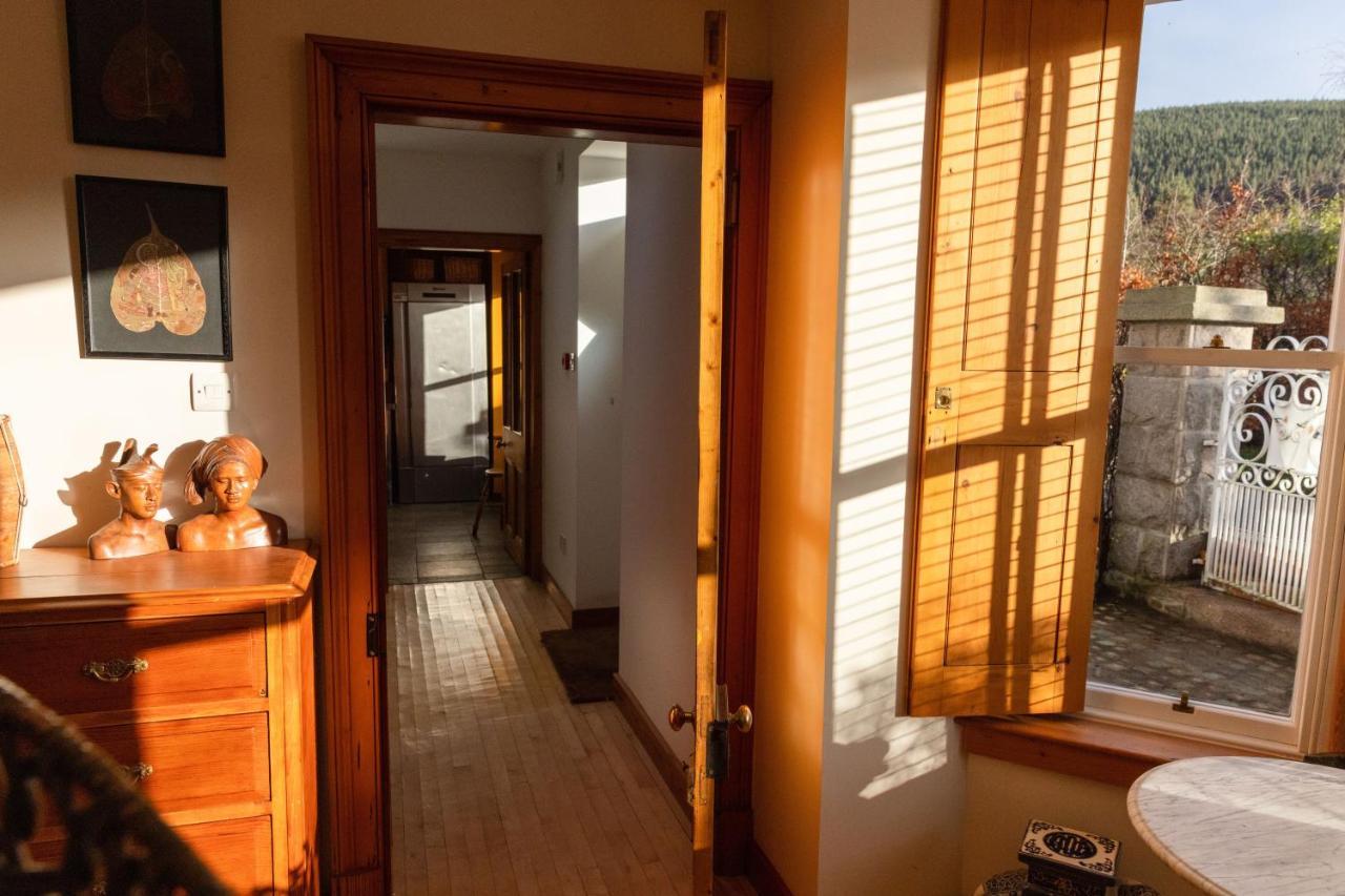 バラター Schoolhouse Bed & Breakfast エクステリア 写真